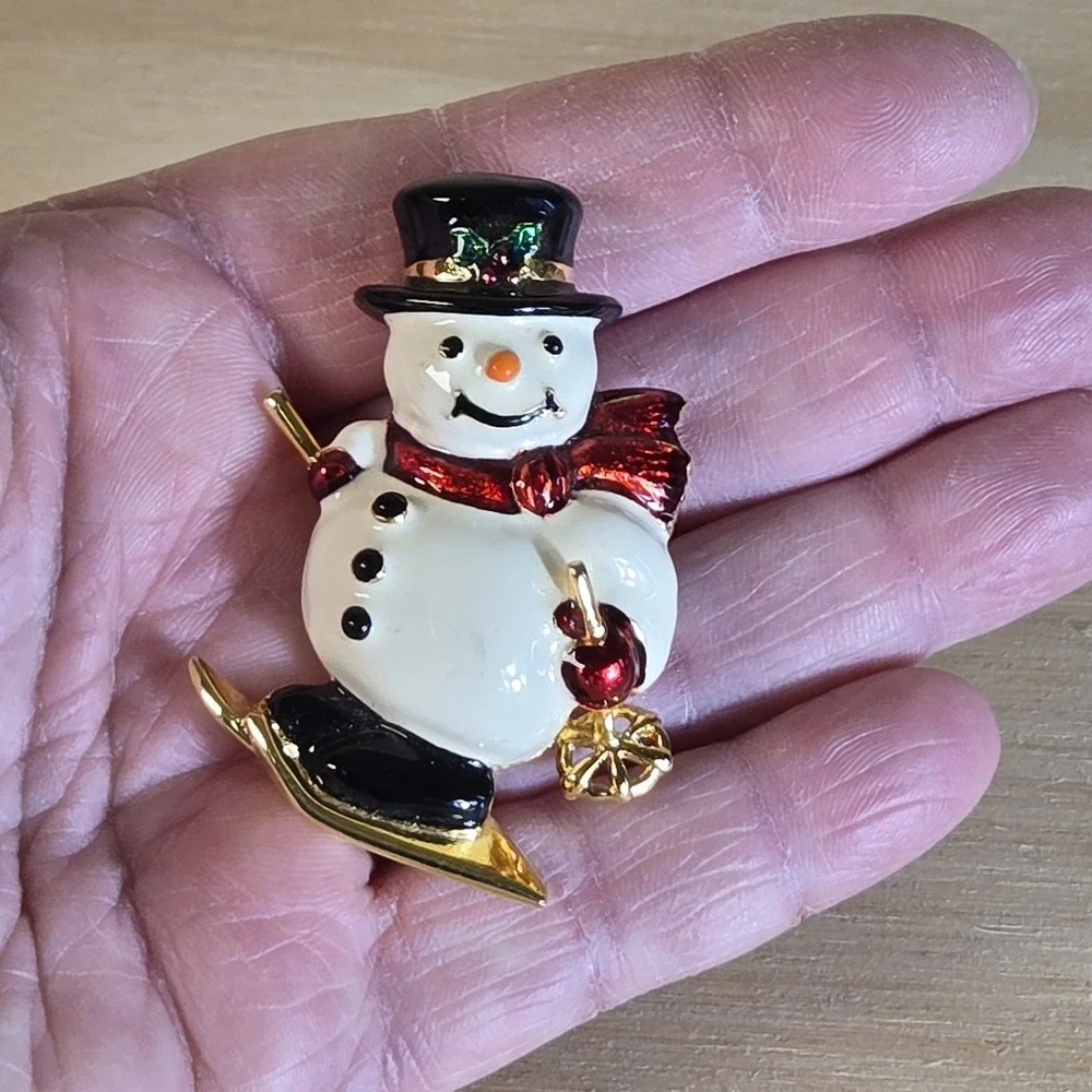 Vtg Joan Rivers Enamel Snowman Skiing Gold Tone Brooch HTF Holiday Christmas Pin